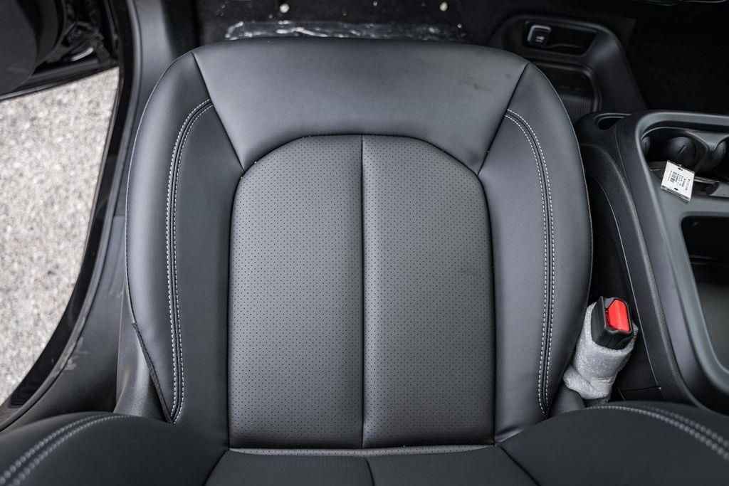 New 2025 Chrysler Pacifica Select FWD image 28