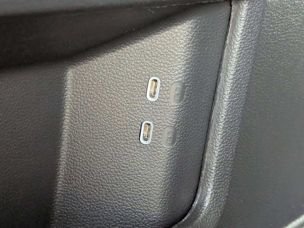 Used 2025 Volkswagen Atlas Peak Edition SE image 31