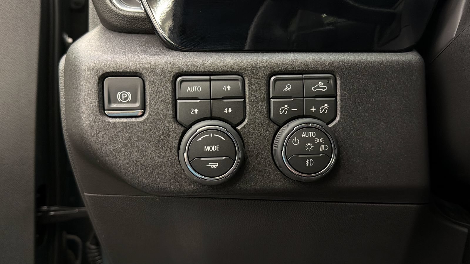 Used 2026 Chevrolet Silverado 1500 LT Trail Boss w/ LT Trail Boss Premium Package AWD/4WD image 30