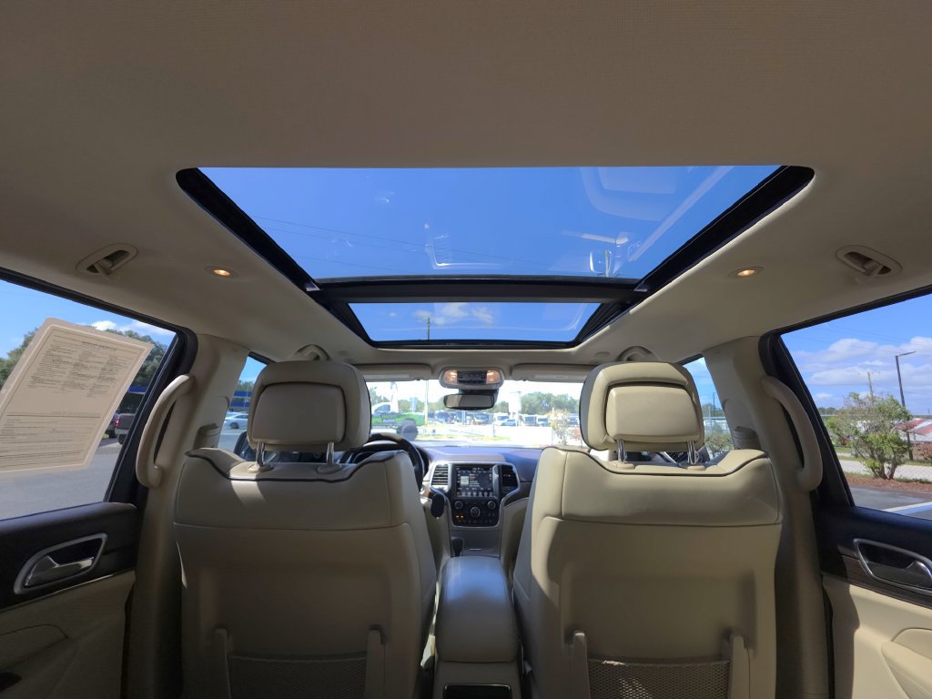 Used 2018 Jeep Grand Cherokee Overland RWD image 28