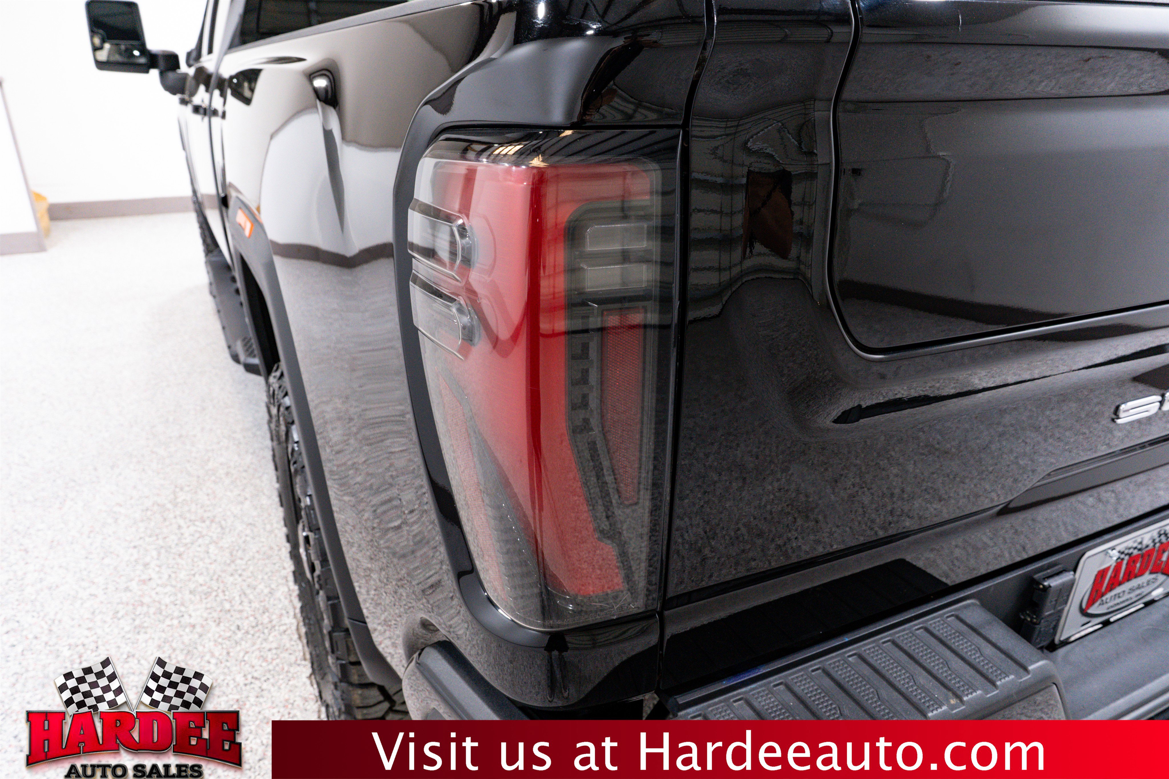 Used 2024 GMC Sierra 2500 AT4 w/ AT4 Preferred Package image 9