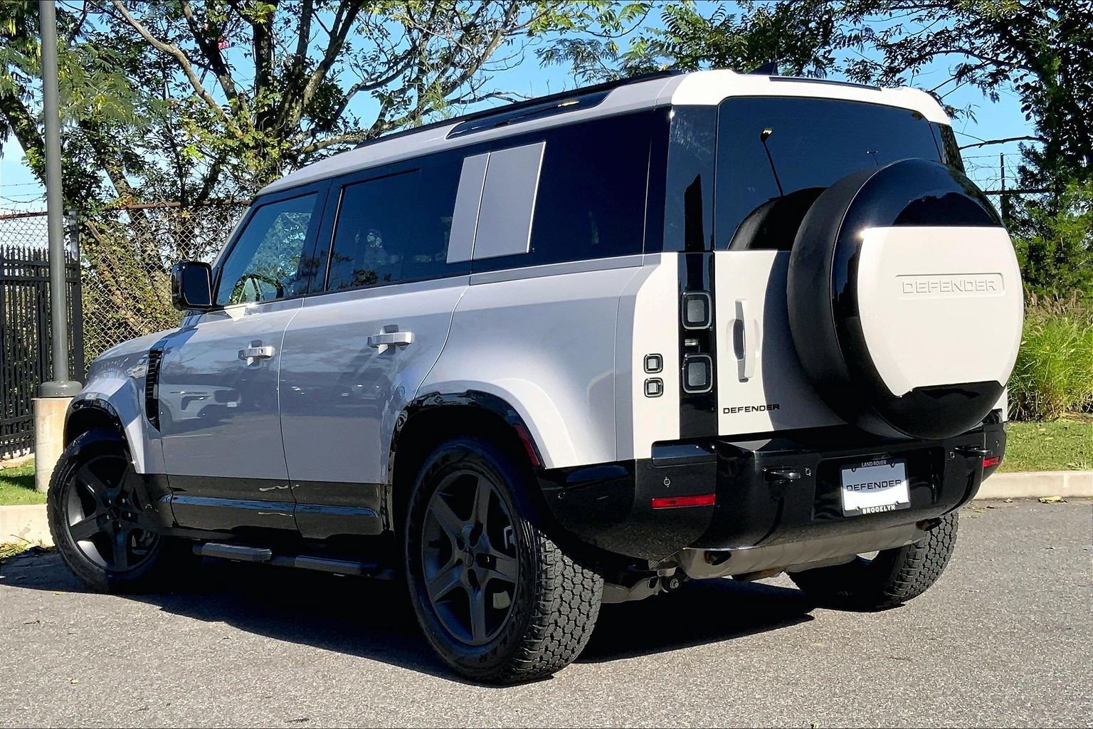 Certified 2026 Land Rover Defender 110 X-Dynamic SE AWD/4WD image 11
