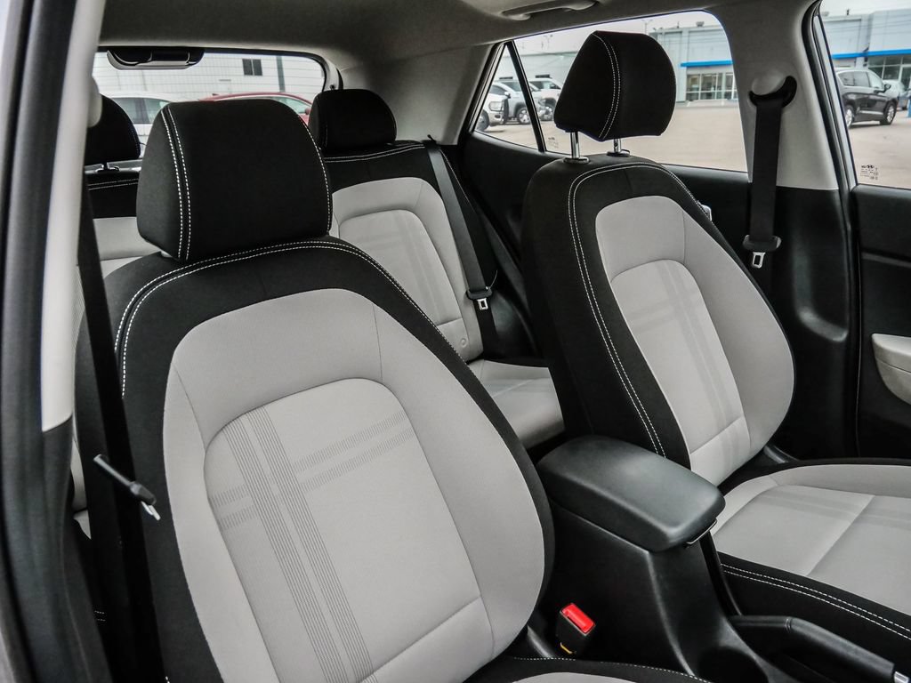 Used 2025 Hyundai Venue SEL FWD image 14