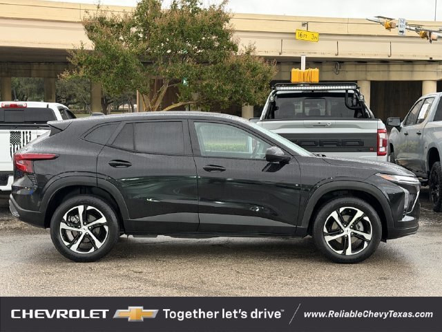 Used 2024 Chevrolet Trax RS w/ Driver Confidence Package FWD image 3