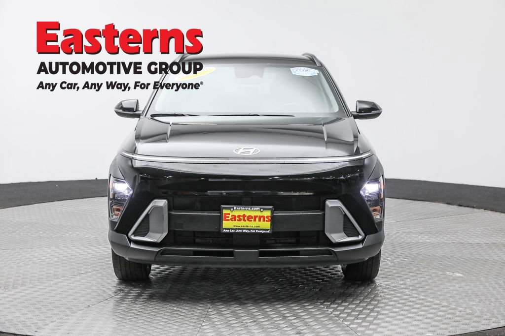 Used 2024 Hyundai Kona SEL image 2