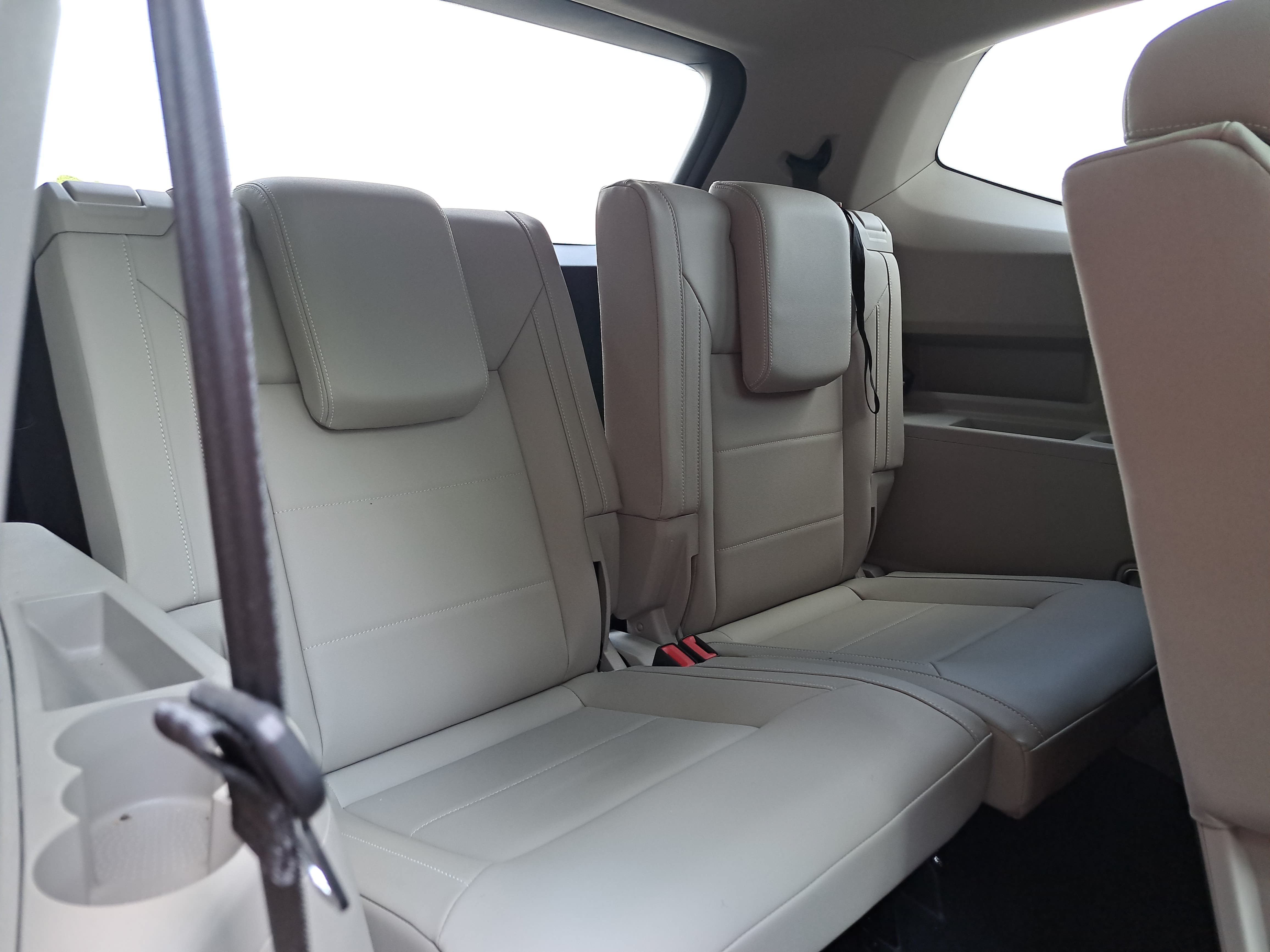 Used 2023 Volkswagen Atlas SE w/ Panoramic Sunroof Package FWD image 12