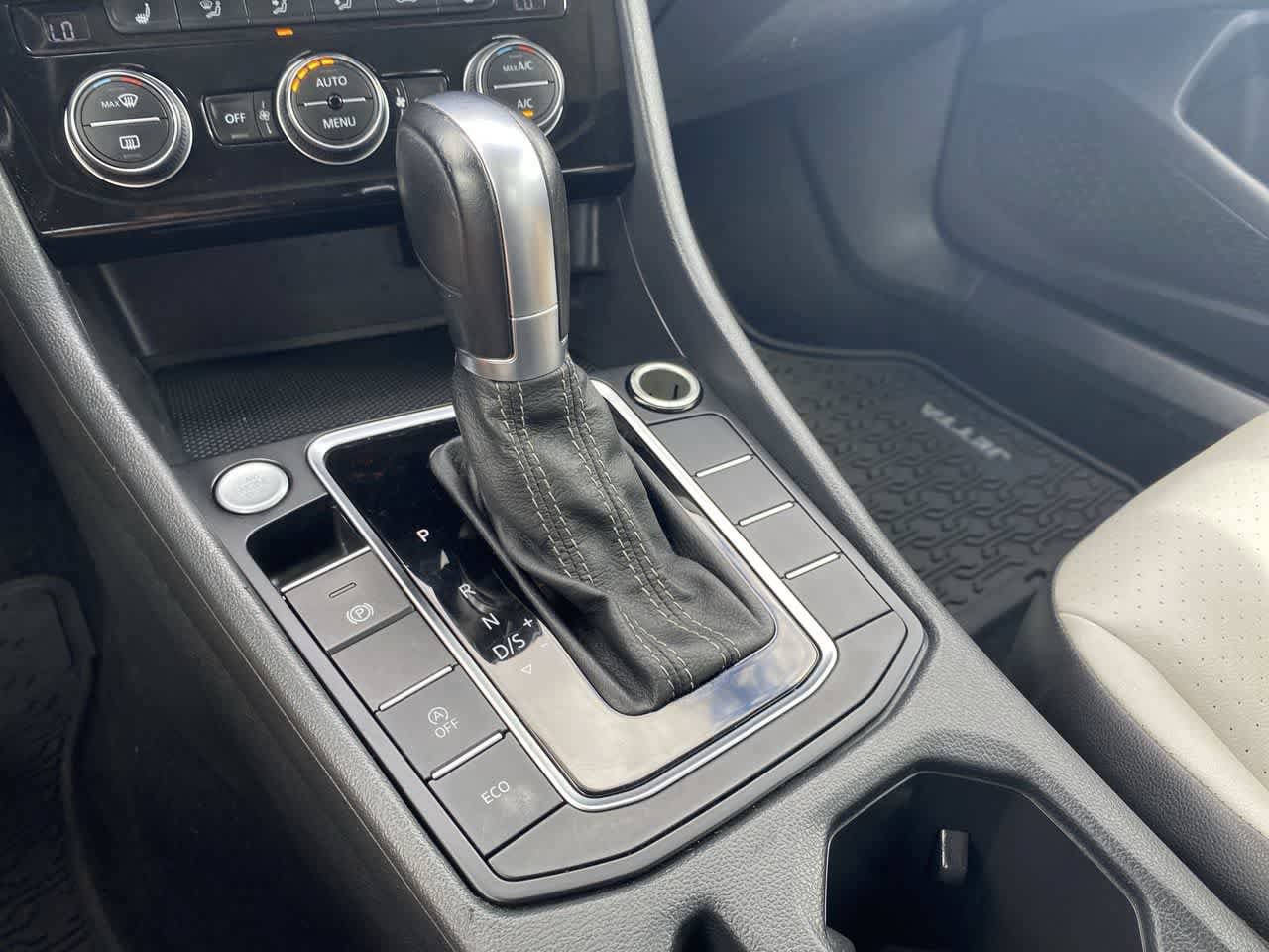 Used 2019 Volkswagen Jetta R-Line FWD image 19