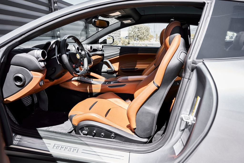 Used 2018 Ferrari GTC4Lusso image 33