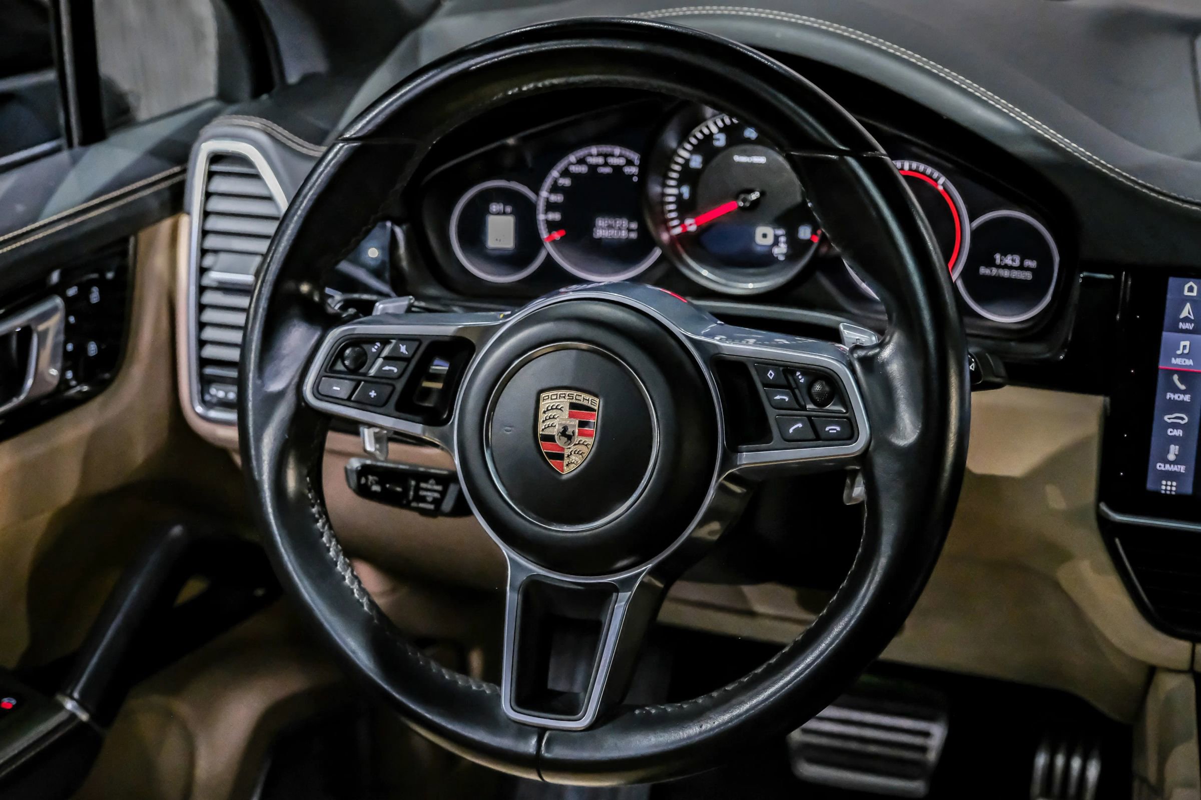 Used 2020 Porsche Cayenne S image 19