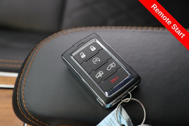 Used 2025 Jeep Grand Wagoneer L Series III w/ Rear Seat Video Group 1 AWD/4WD image 3