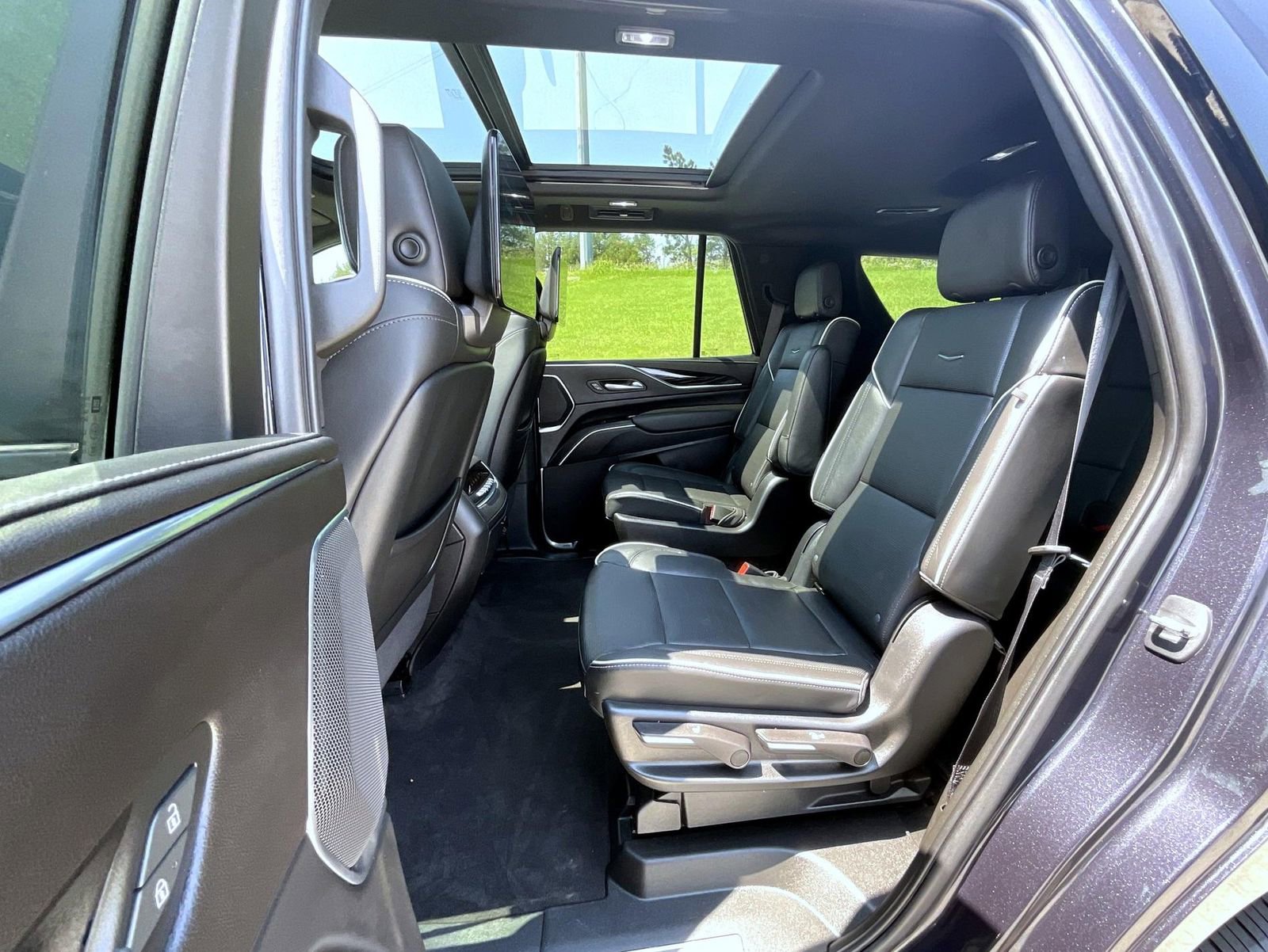 Used 2023 Cadillac Escalade Sport w/ LPO, ONYX Package image 21