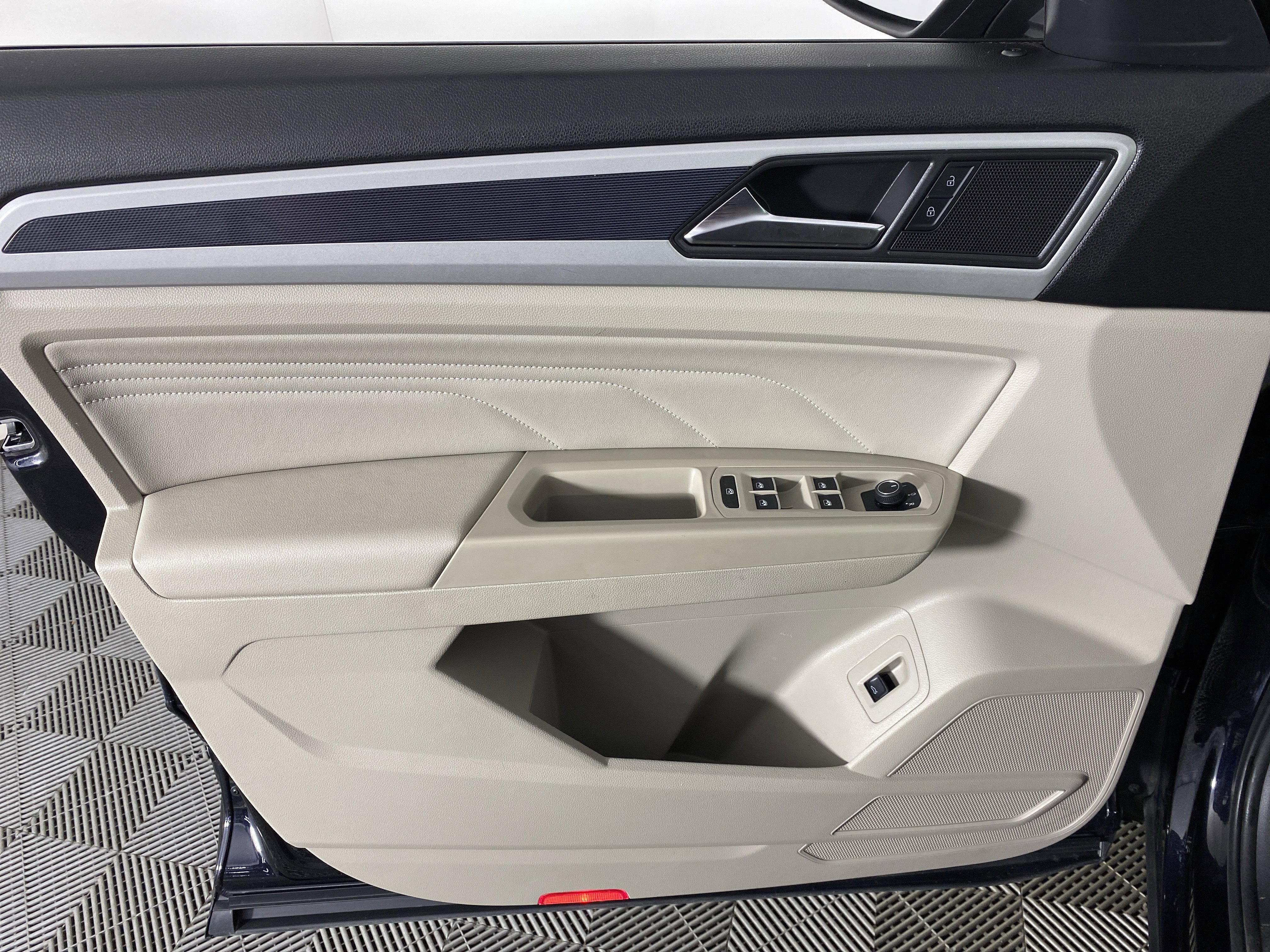 Used 2021 Volkswagen Atlas SE w/ Panoramic Sunroof Package image 14