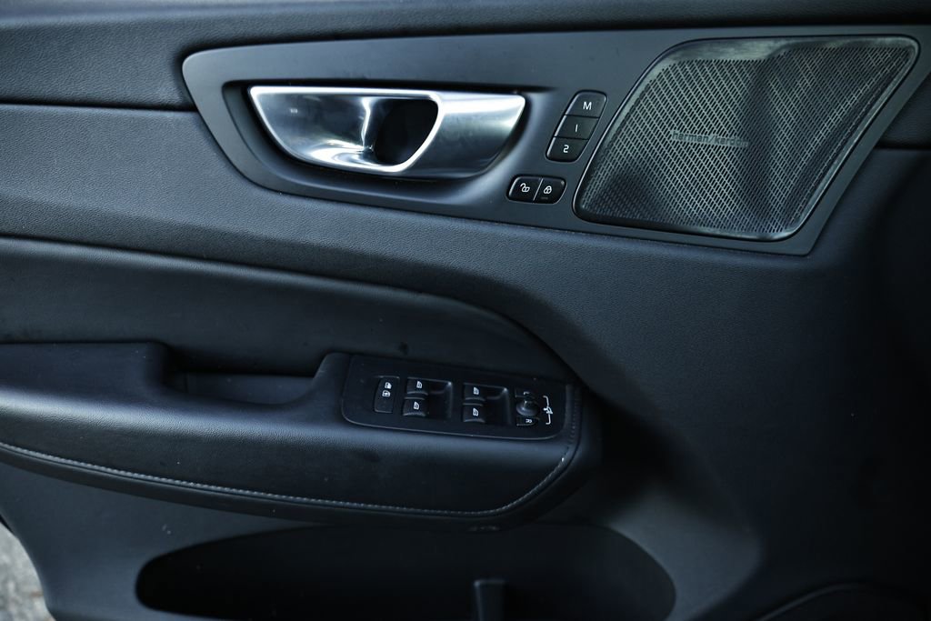 Used 2024 Volvo XC60 B5 Plus image 8