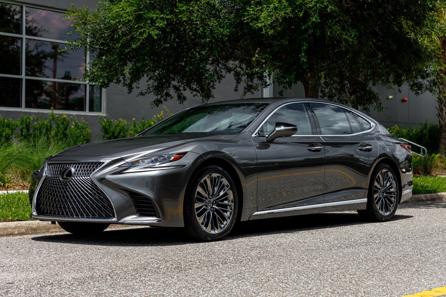 Used 2020 Lexus LS 500 w/ Interior Upgrade Package RWD image 27