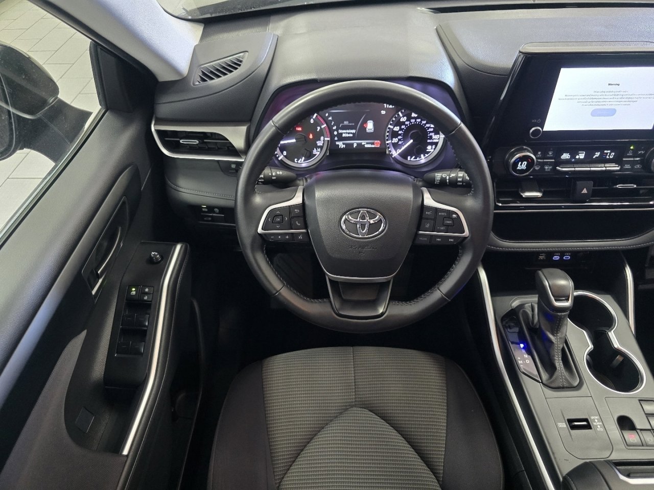 Certified 2025 Toyota Highlander LE FWD image 21