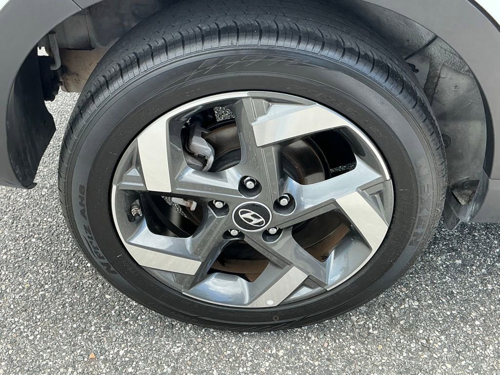 Used 2025 Hyundai Venue SEL FWD image 12