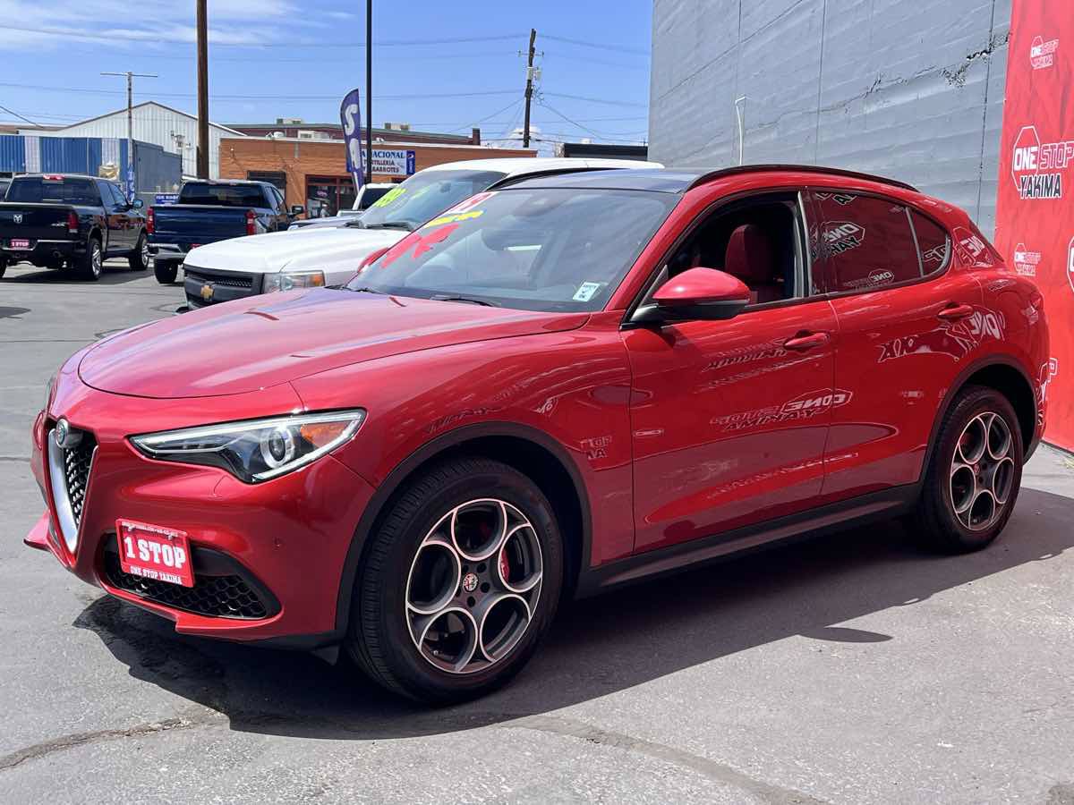 Used 2019 Alfa Romeo Stelvio Ti Sport w/ Quick Order Package 22S Sport AWD/4WD image 3