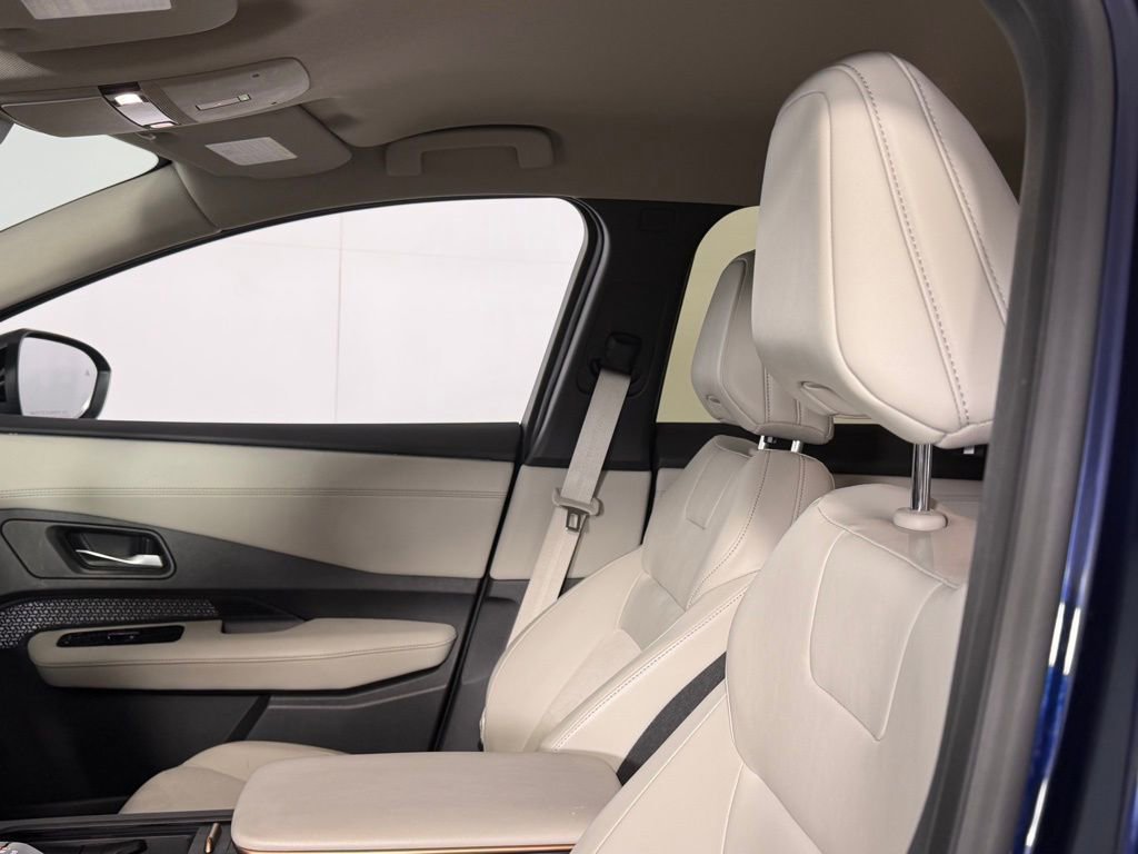 Used 2023 Nissan Ariya AWD image 22