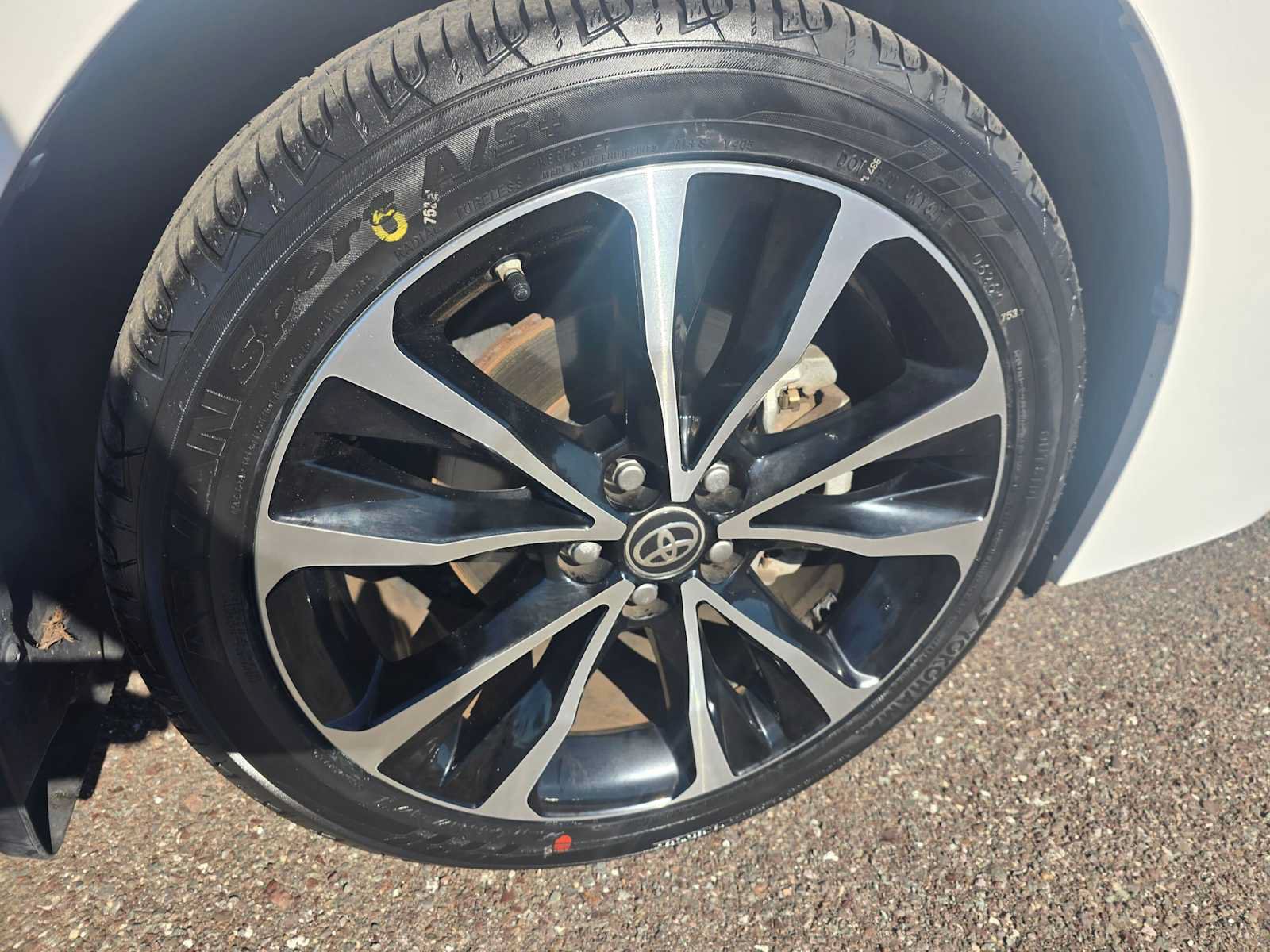 Used 2019 Toyota Corolla XSE FWD image 9