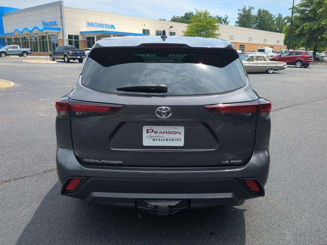 Used 2024 Toyota Highlander LE AWD/4WD image 5