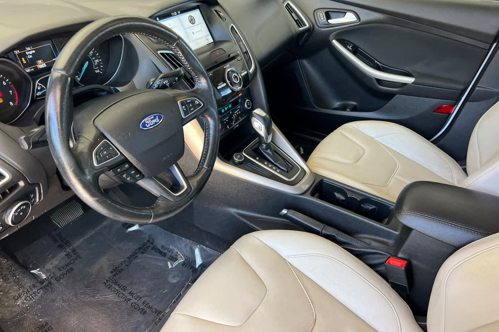 Used 2016 Ford Focus Titanium FWD image 11