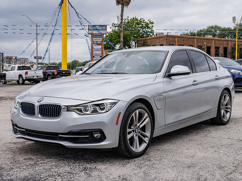 Used 2018 BMW 330e RWD image 9