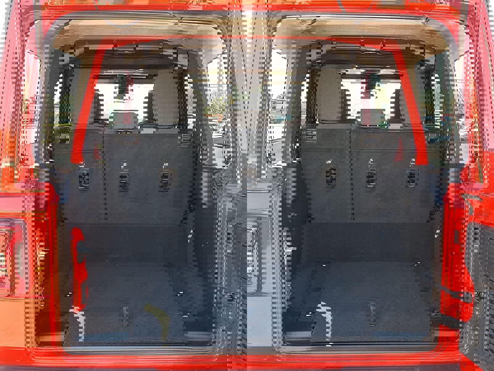 Used 2025 Jeep Wrangler Sahara image 30