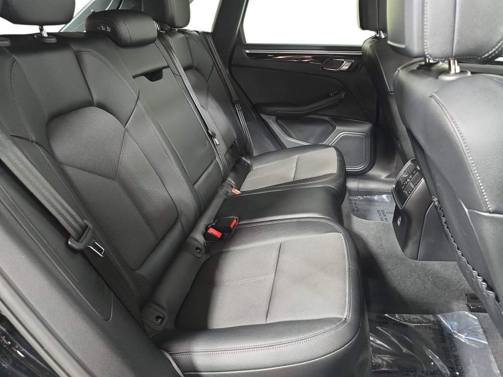 Certified 2023 Porsche Macan AWD/4WD image 26