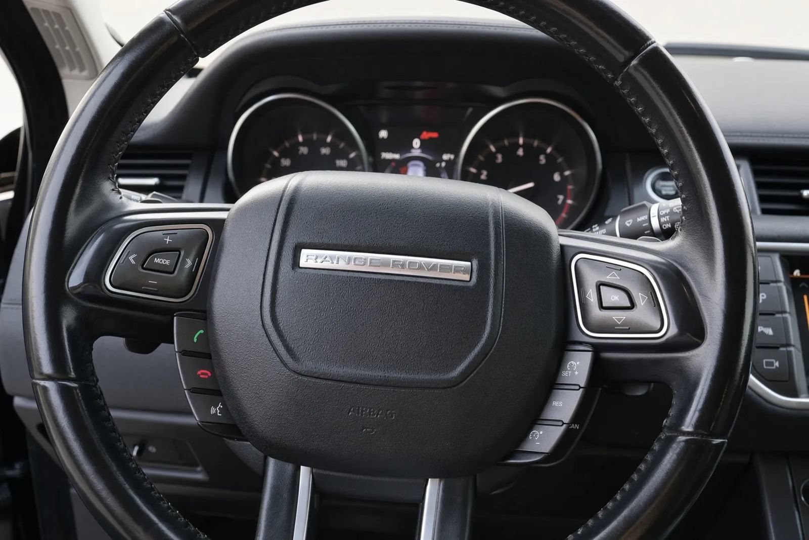 Used 2018 Land Rover Range Rover Evoque SE AWD/4WD image 11