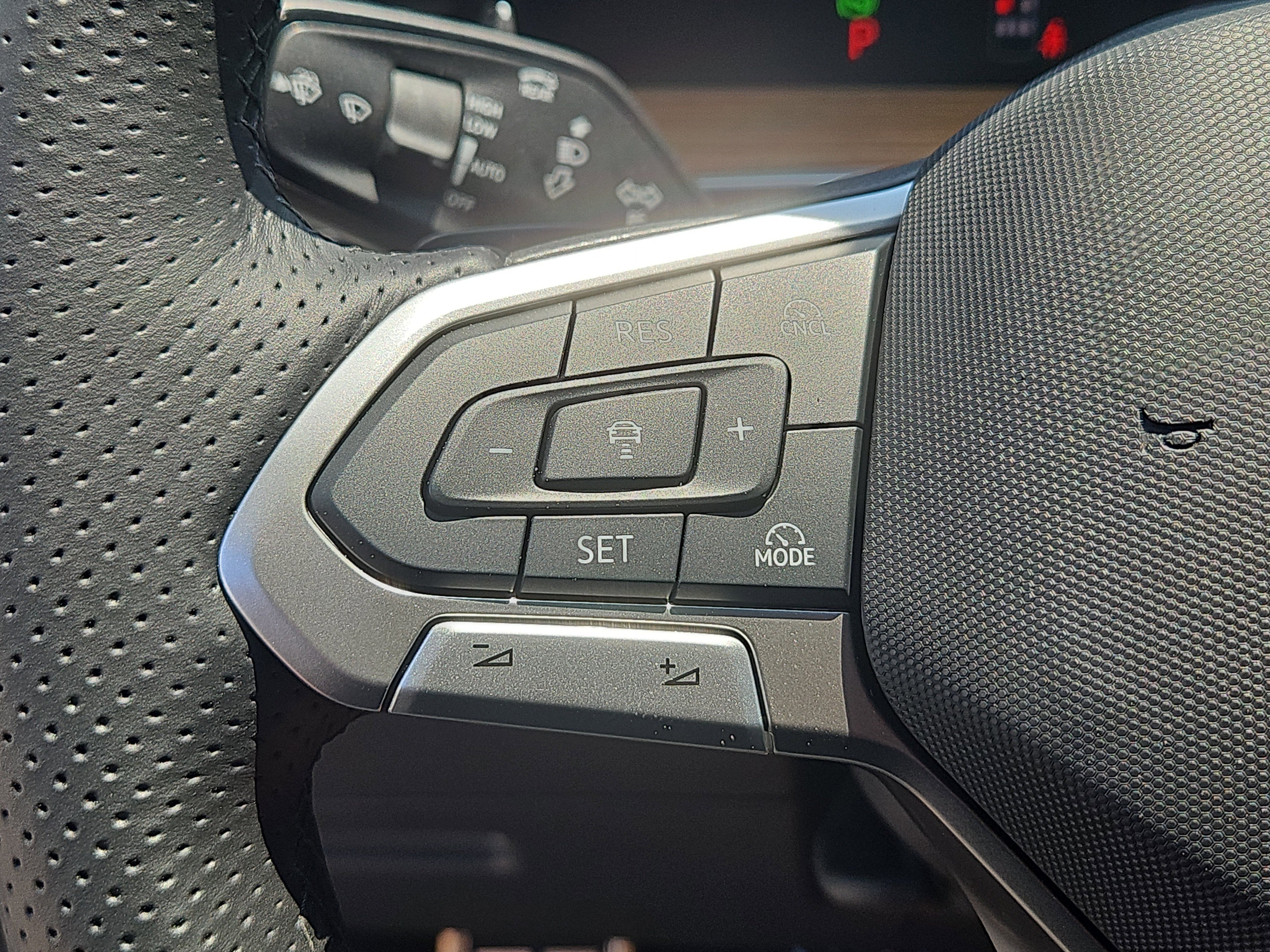 New 2026 Volkswagen Tiguan SEL R-Line AWD/4WD image 16