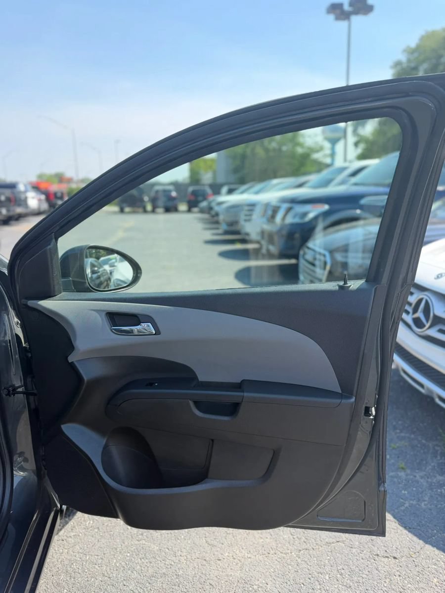 Used 2019 Chevrolet Sonic LT FWD image 10