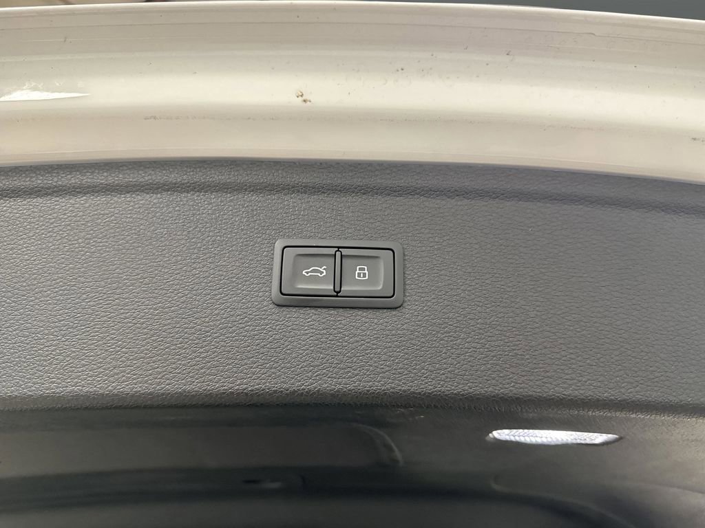 Used 2023 Audi Q5 2.0T Premium w/ Convenience Package image 16