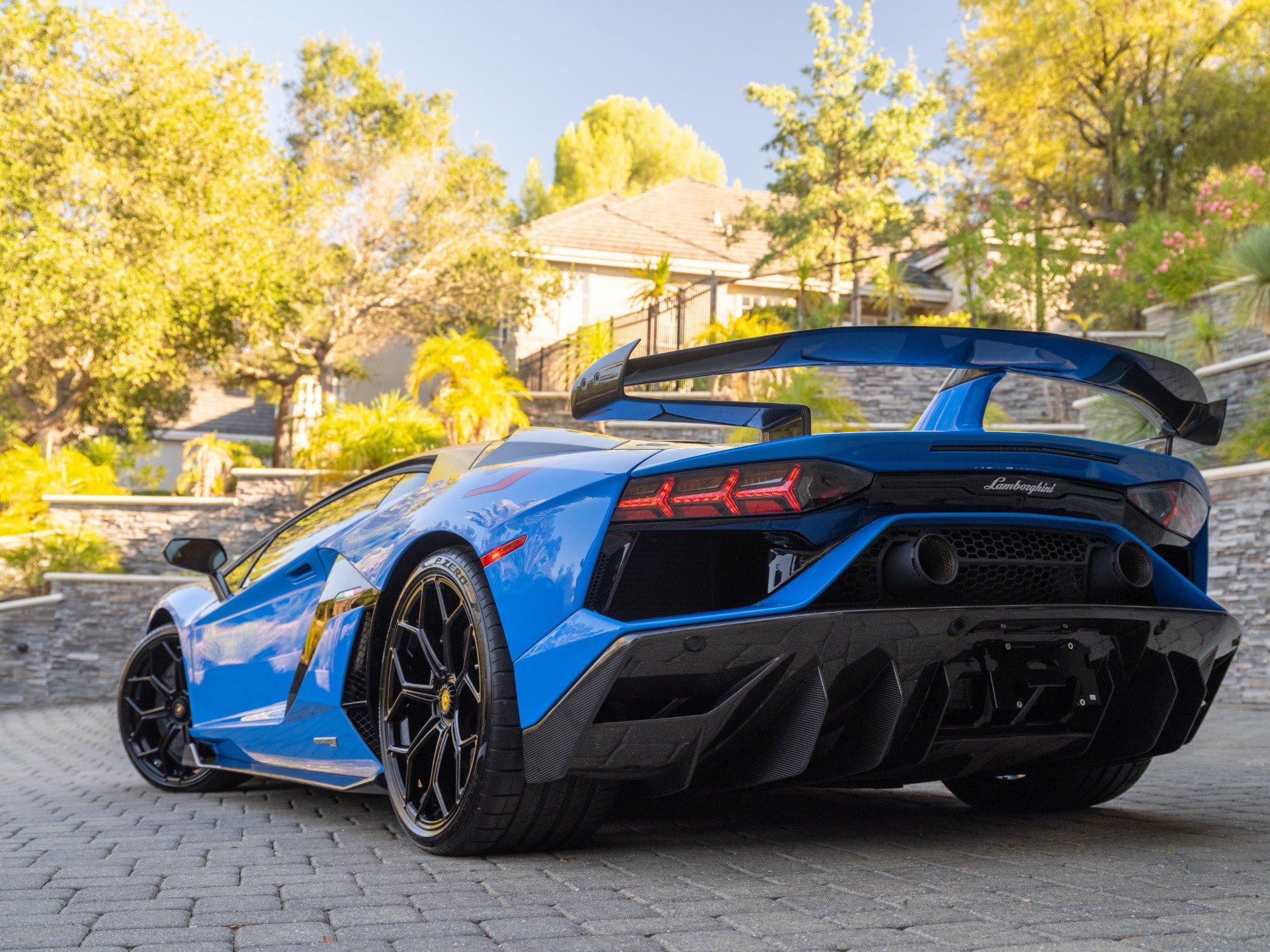 Used 2020 Lamborghini Aventador SVJ AWD/4WD image 5