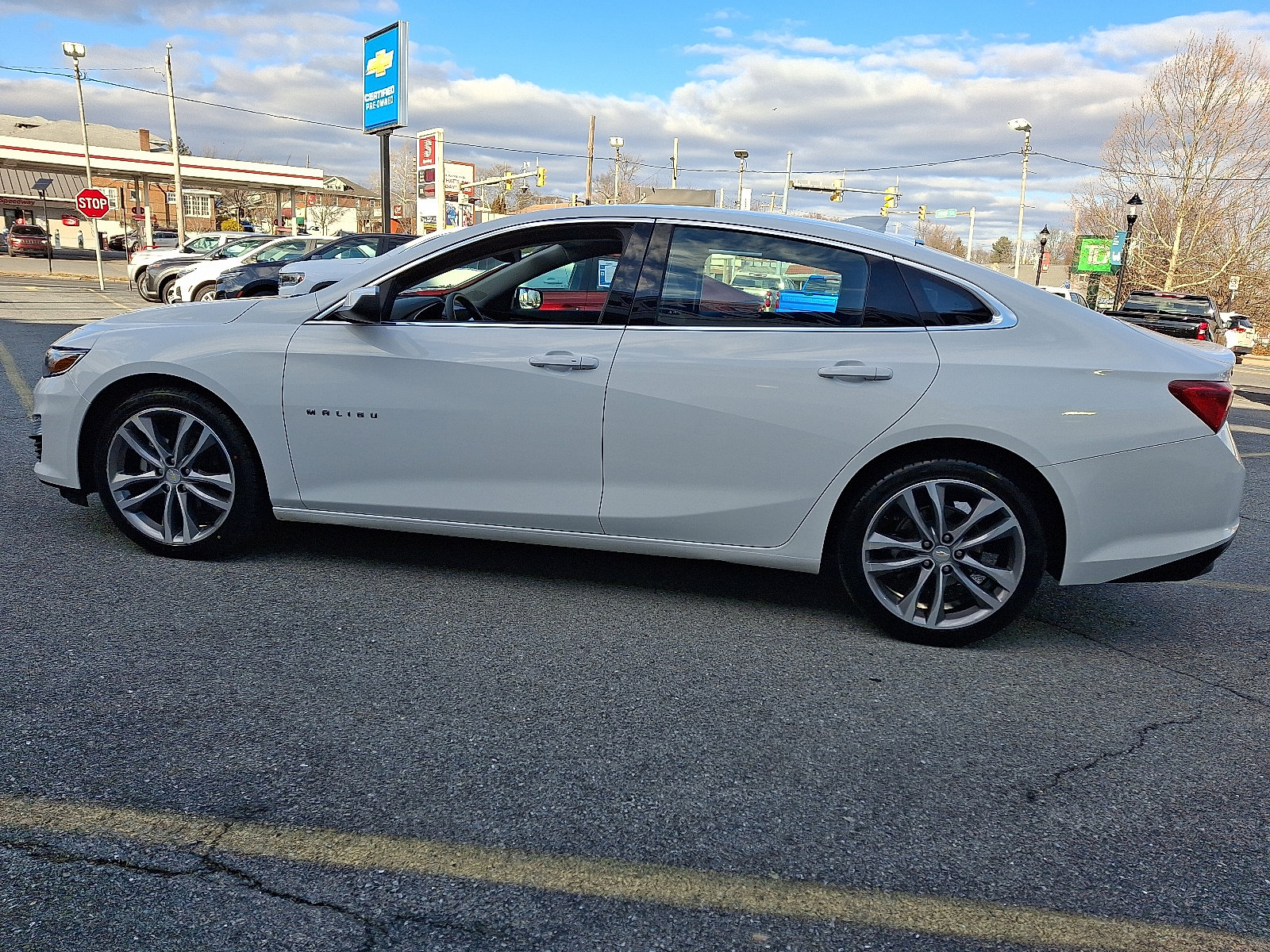 Used 2023 Chevrolet Malibu LT image 2