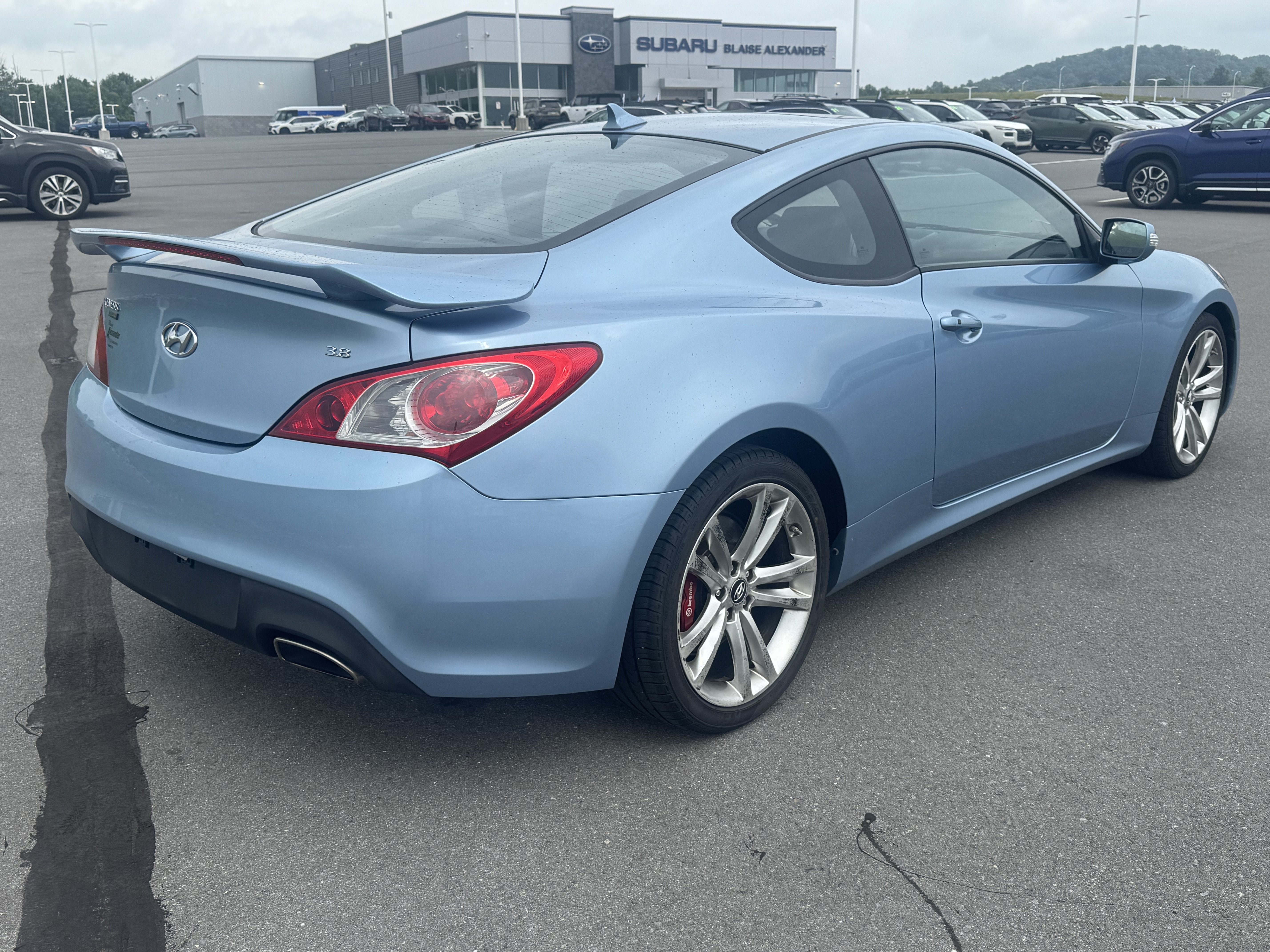 Used 2010 Hyundai Genesis 3.8 RWD image 3