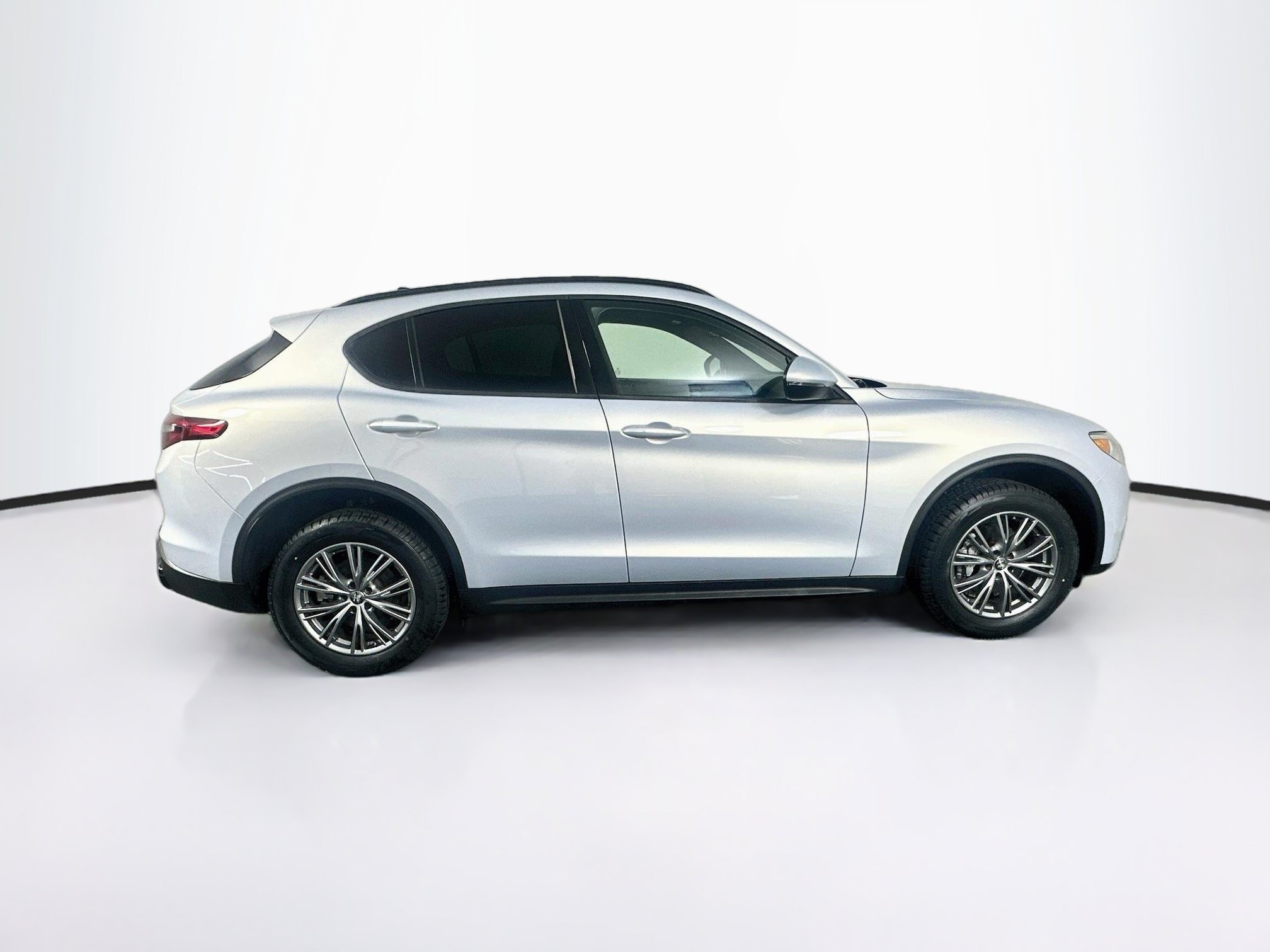 Used 2023 Alfa Romeo Stelvio Sprint RWD image 10