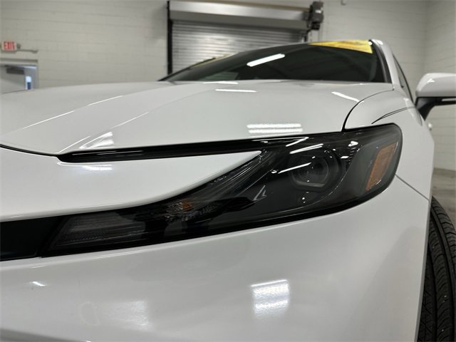 Used 2025 Toyota Camry SE image 11