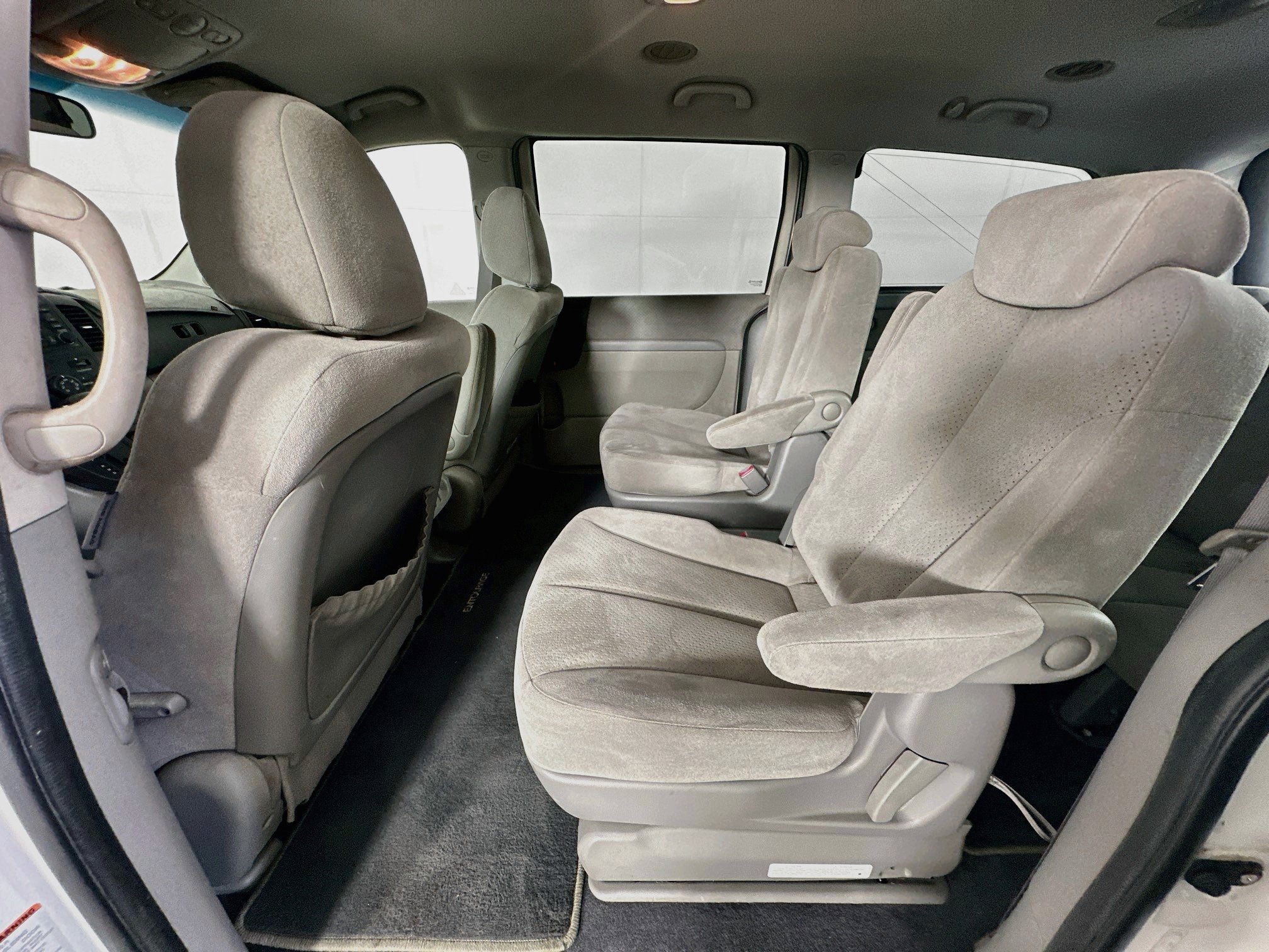 Used 2008 Hyundai Entourage GLS FWD image 24