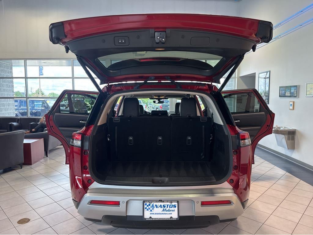 Used 2023 Nissan Pathfinder SL AWD/4WD image 11