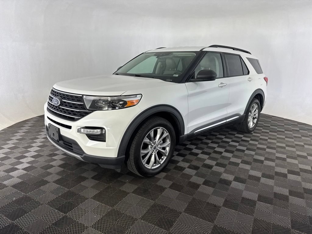 Used 2020 Ford Explorer XLT w/ Equipment Group 202A AWD/4WD image 3
