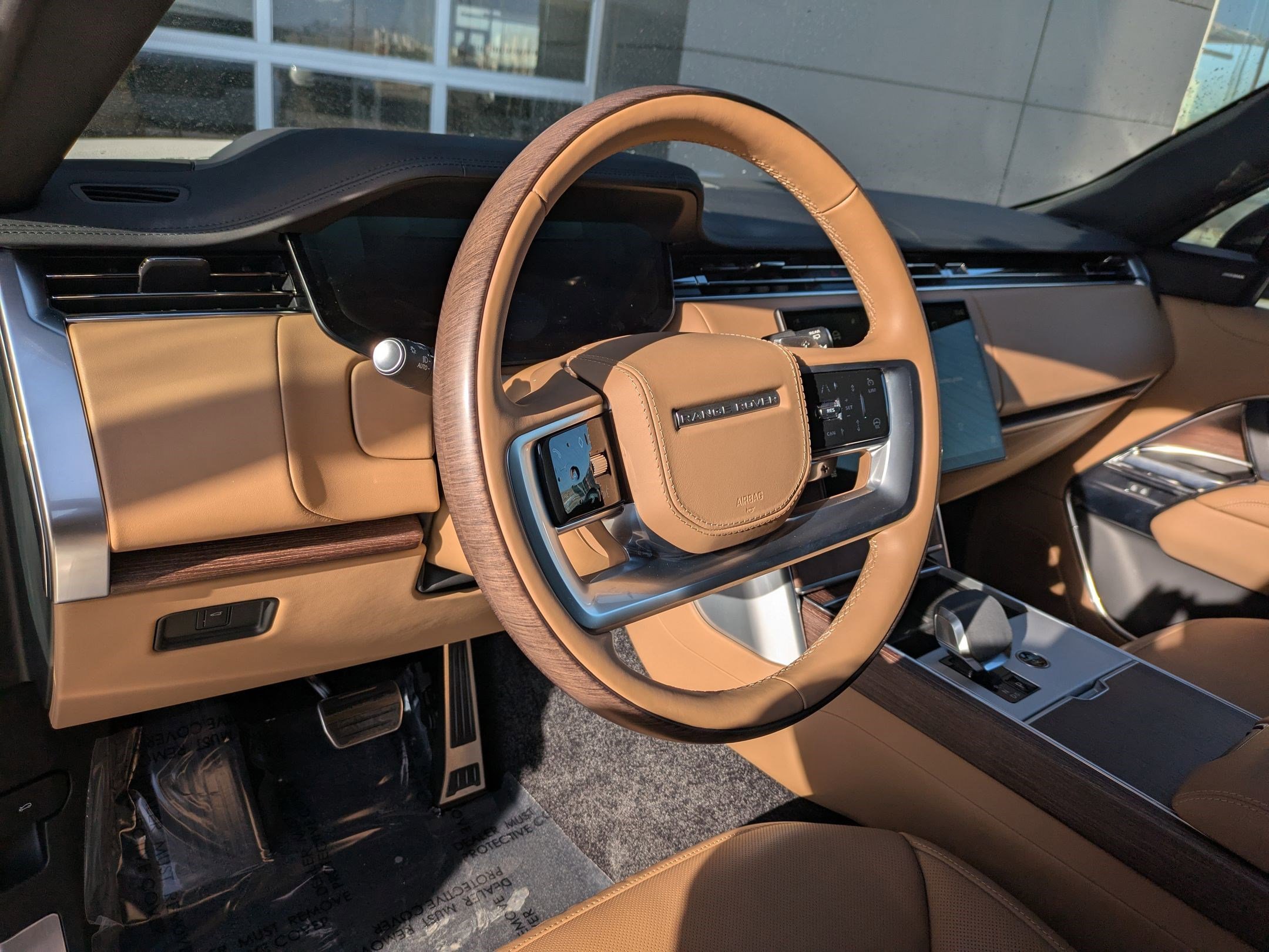 Certified 2024 Land Rover Range Rover SE image 14