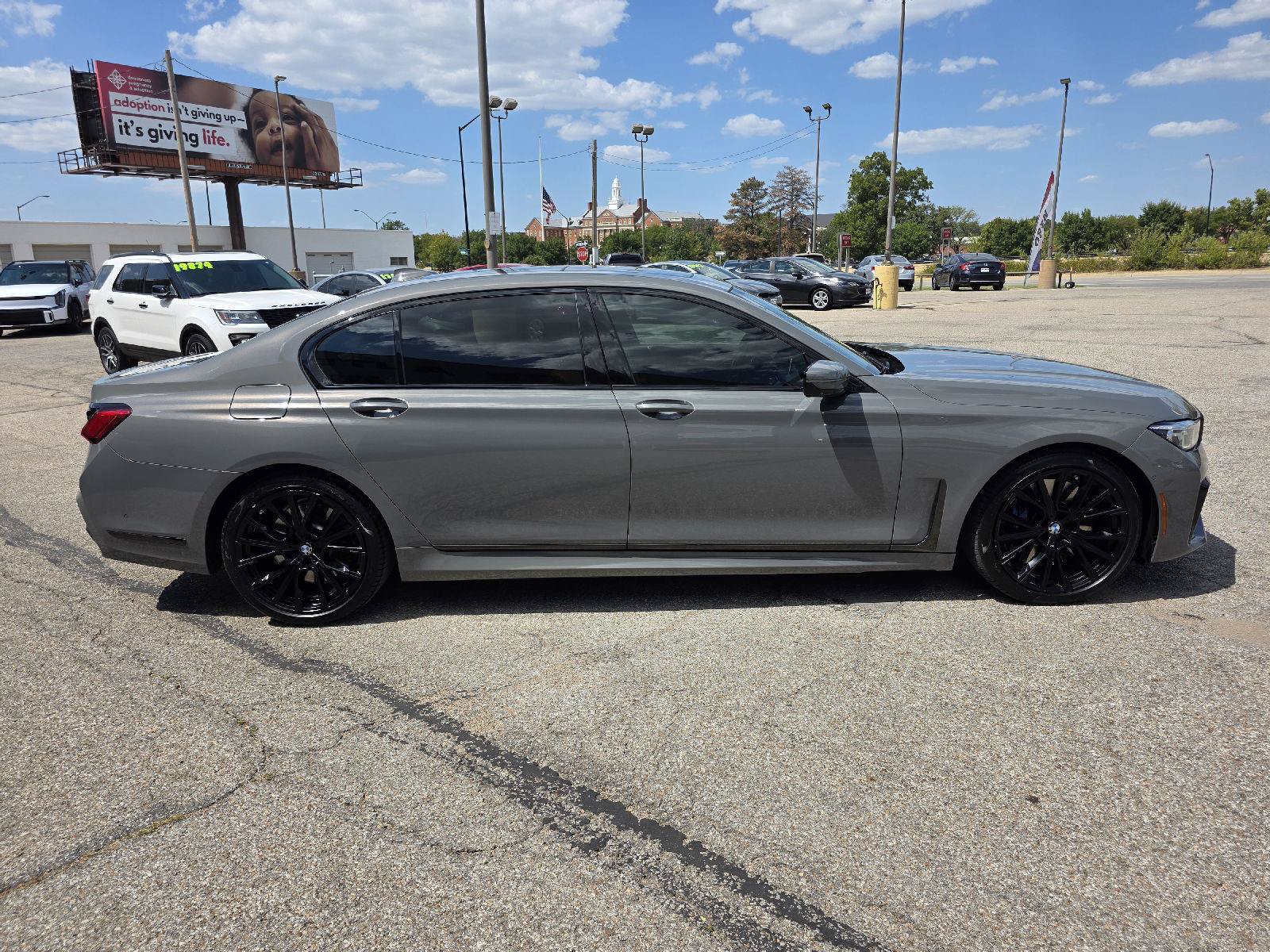 Used 2022 BMW 750i xDrive w/ M Sport Package AWD/4WD image 4