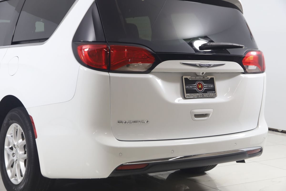Used 2020 Chrysler Pacifica Touring FWD image 22
