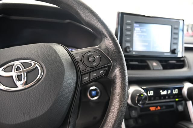 Used 2022 Toyota RAV4 XLE AWD/4WD image 24