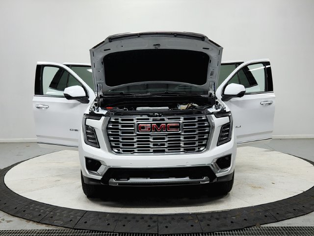Used 2025 GMC Yukon Denali RWD image 11