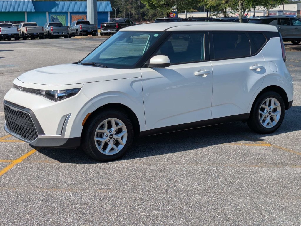 Used 2024 Kia Soul LX w/ Option Group 015 FWD image 8