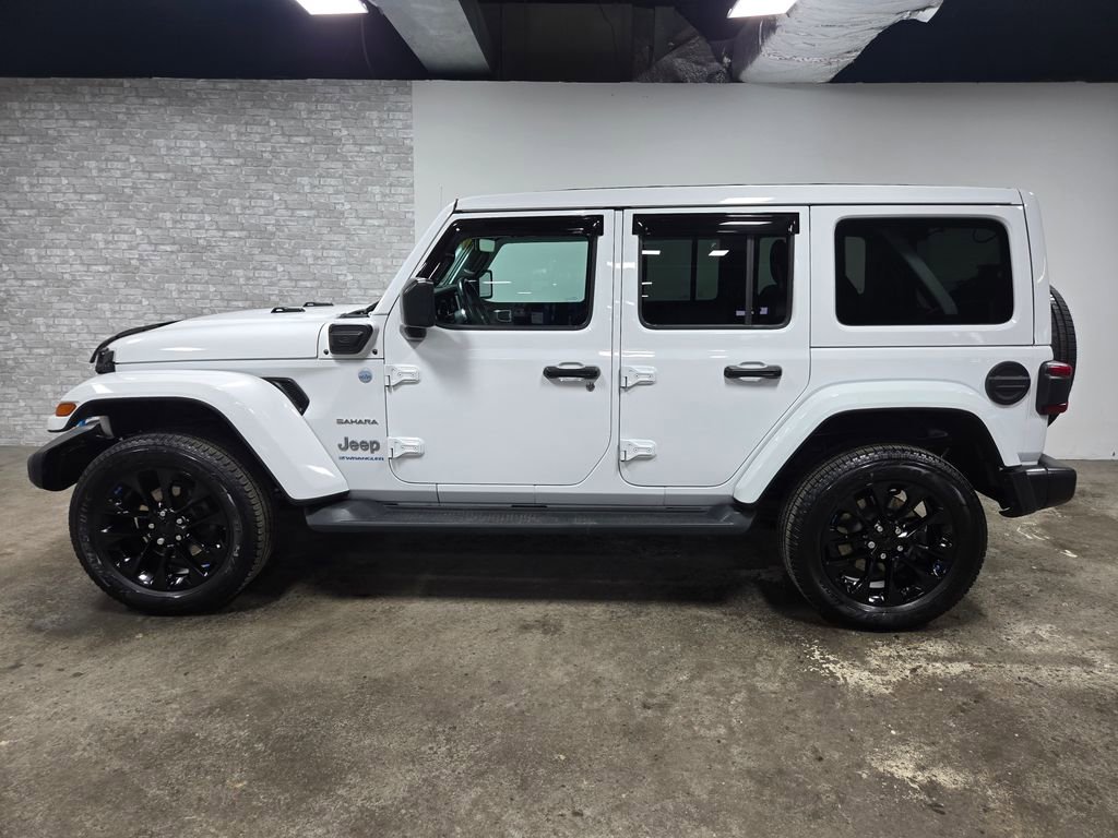 Used 2023 Jeep Wrangler Unlimited Sahara w/ Cold Weather Group AWD/4WD image 2