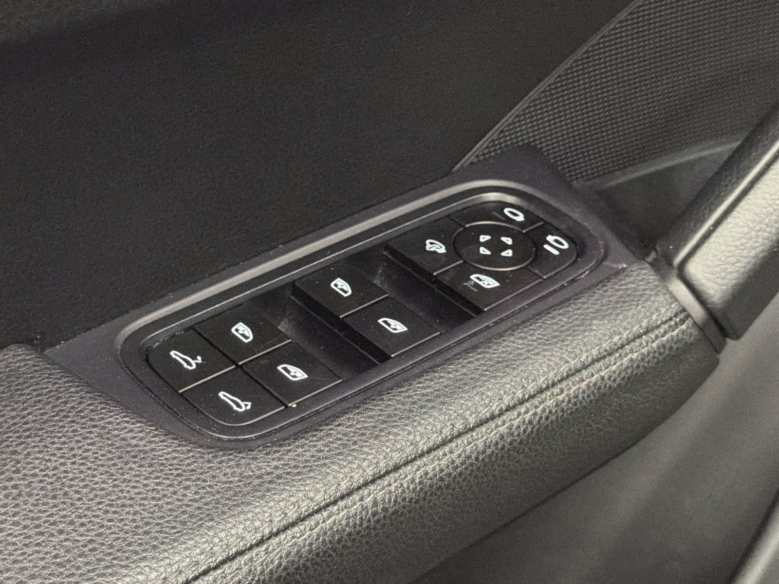 Used 2024 Porsche Cayenne AWD/4WD image 23
