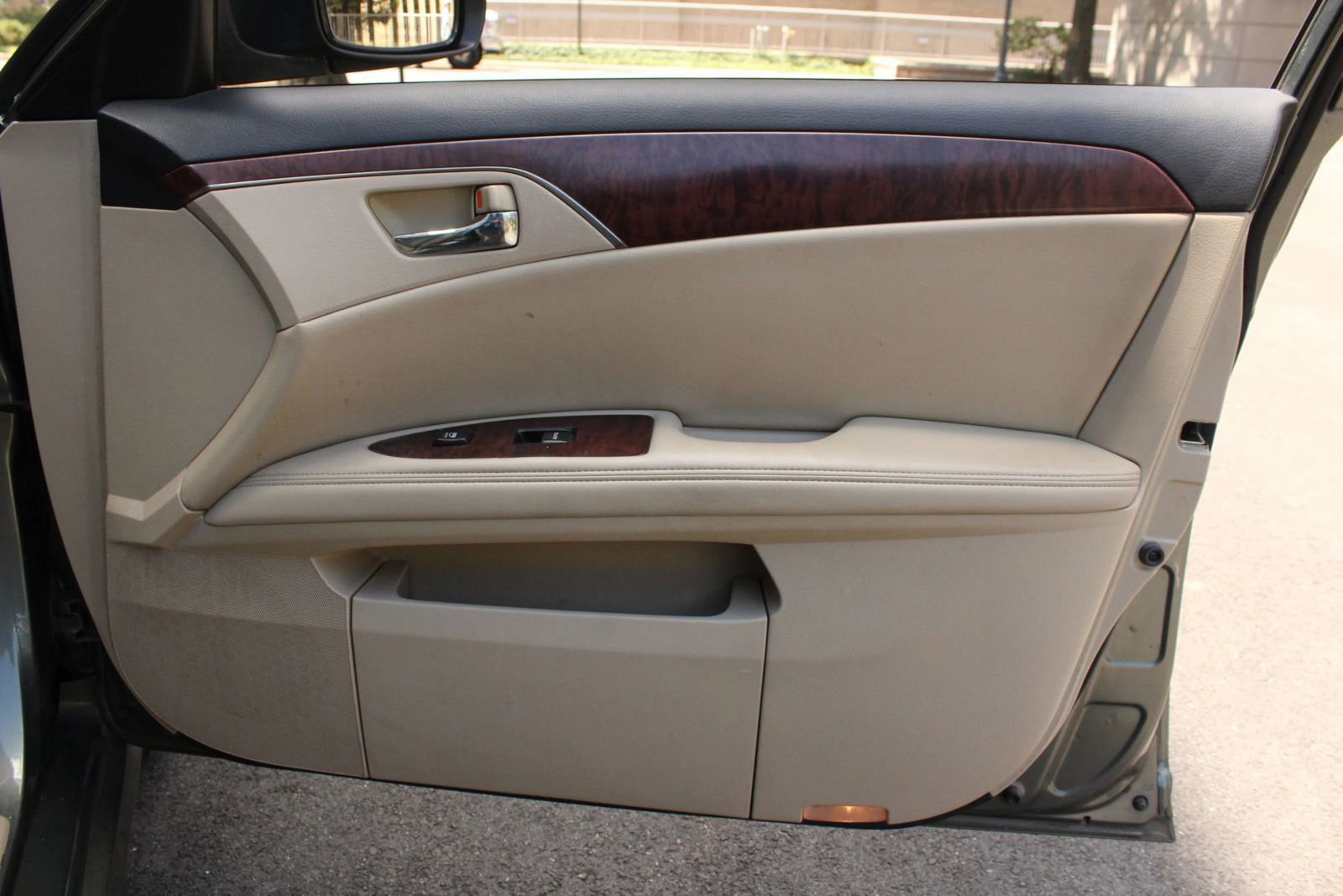 Used 2011 Toyota Avalon Limited FWD image 26