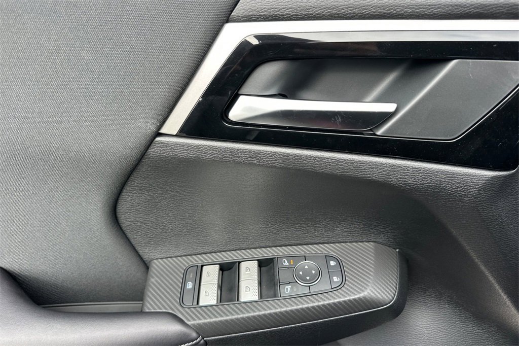 New 2025 Mitsubishi Outlander ES image 12